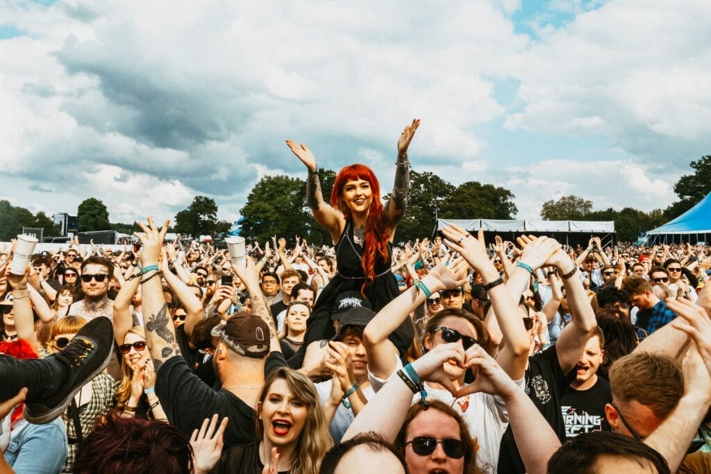 MK Crowd AlexJayPhoto16 1 MK Crowd AlexJayPhoto16 1